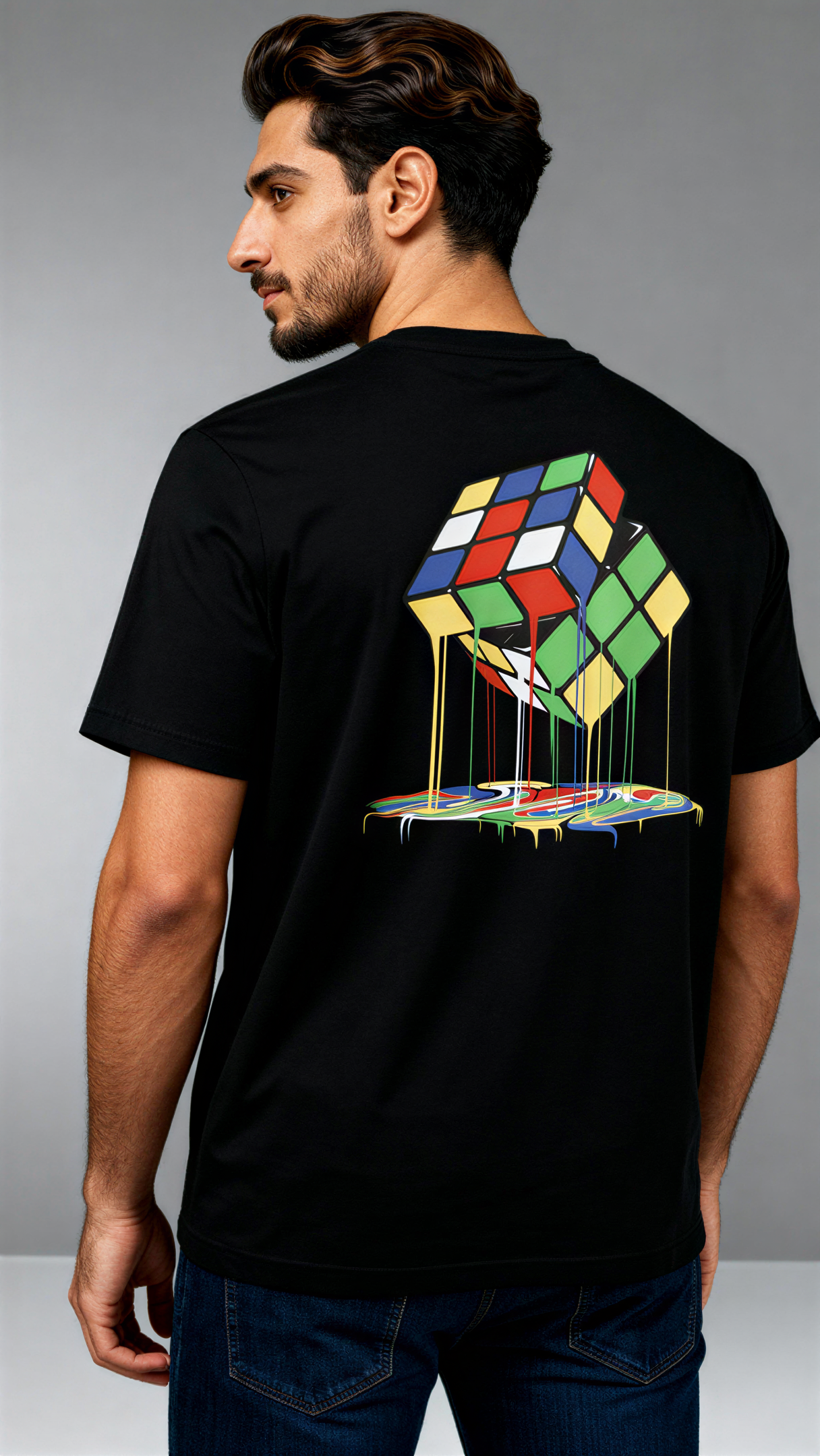 חולצת Melting Cube שחורה עם הדפס קובייה נמסה מאחור