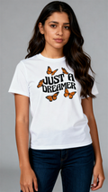 חולצת Just a Dreamer מכותנה אורגנית של אדם וטבע עם הדפס פרפרים
